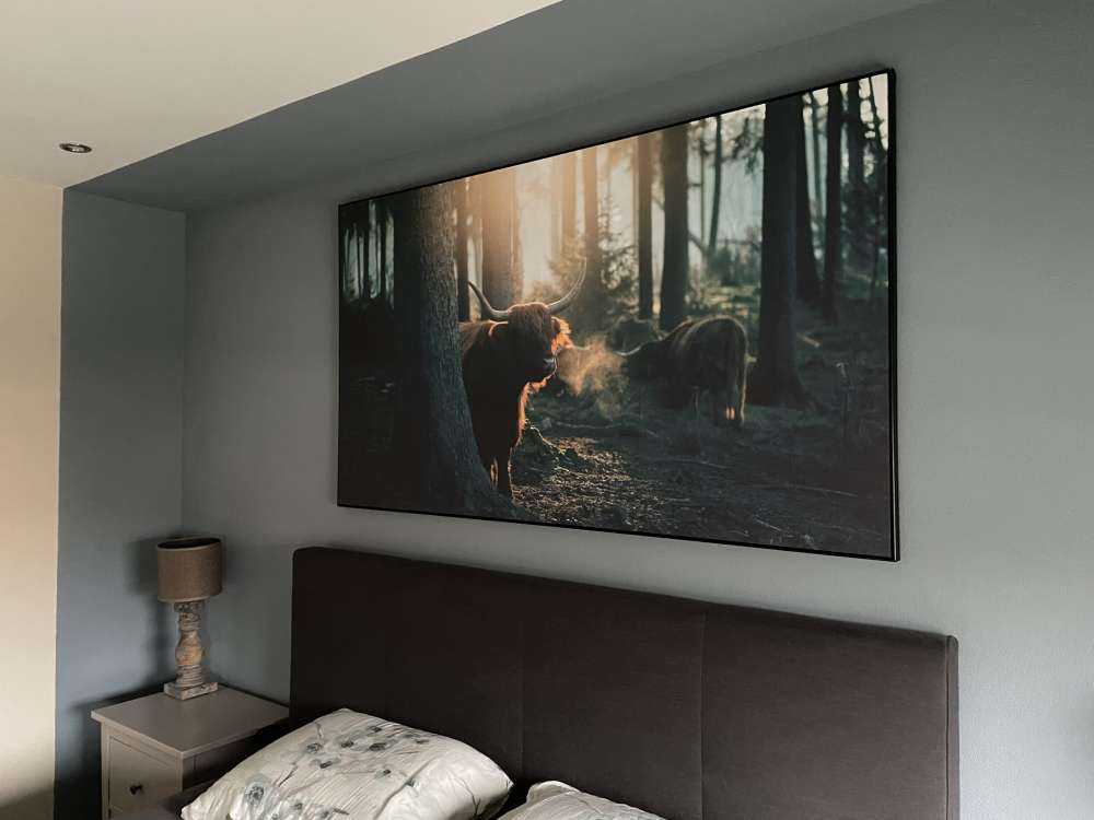 Le Highlander écossais au lever du soleil