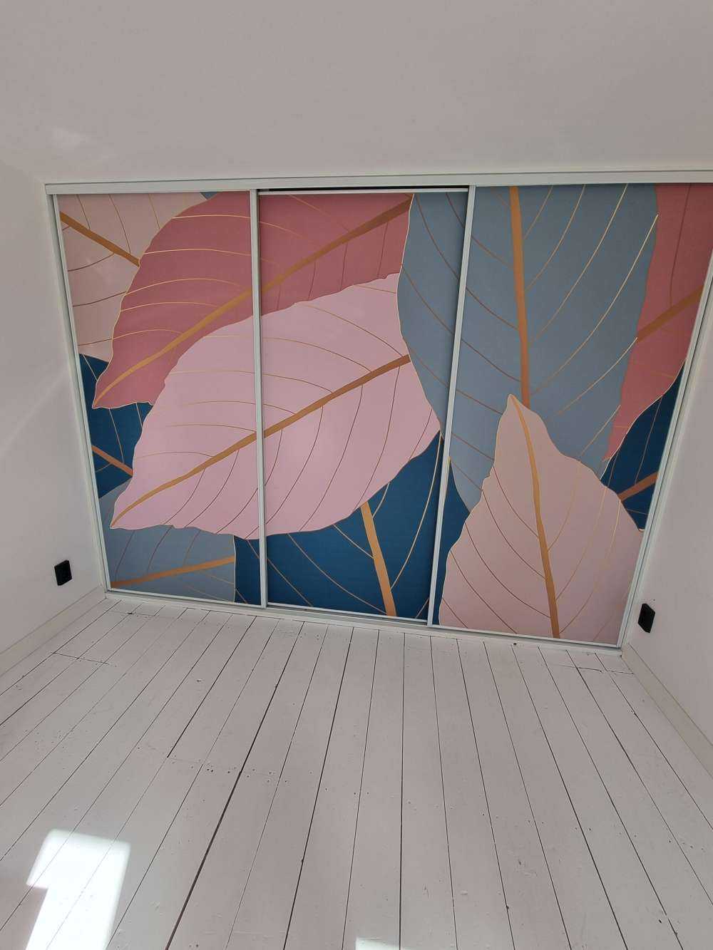 Feuilles tropicales avec or