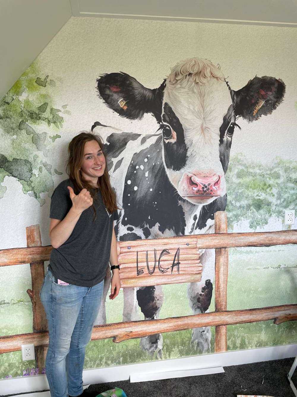 Jeune vache dans un pré