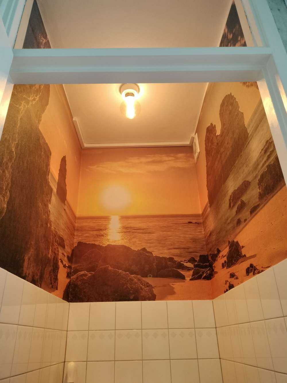 Lever de soleil depuis une grotte