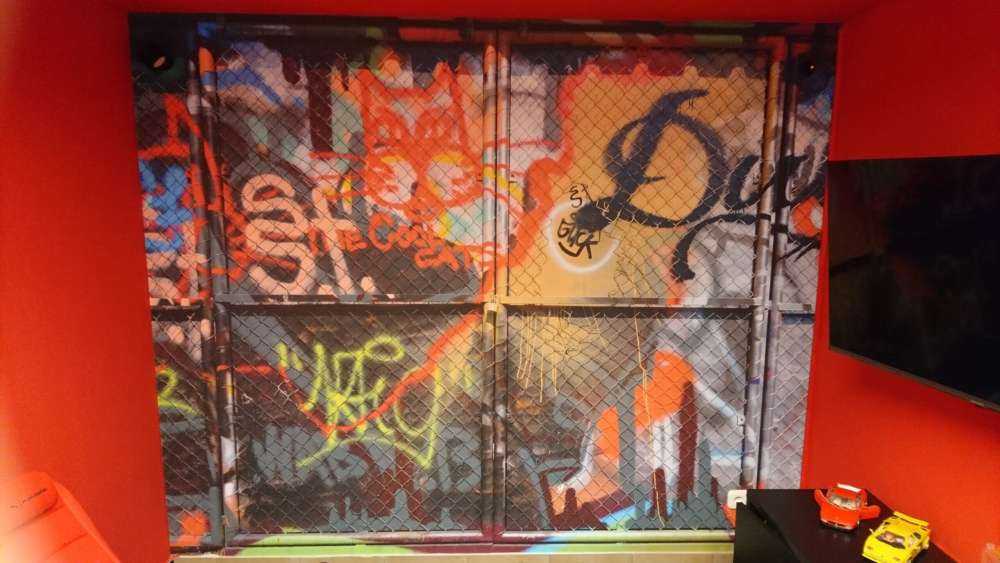 Graffitis sur les portes en acier