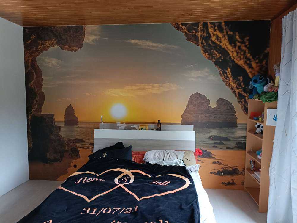 Lever de soleil depuis une grotte