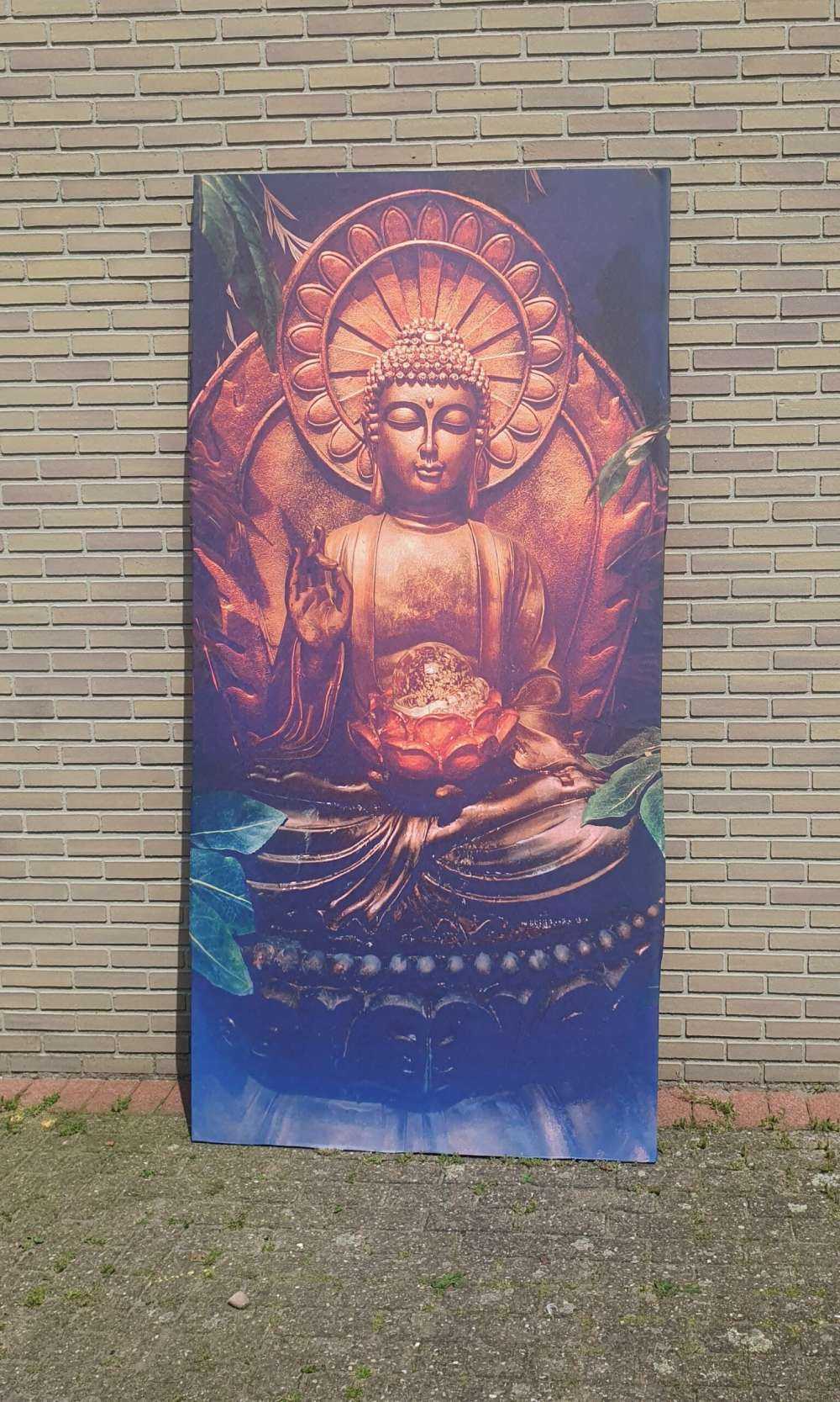 Bouddha avec des feuilles