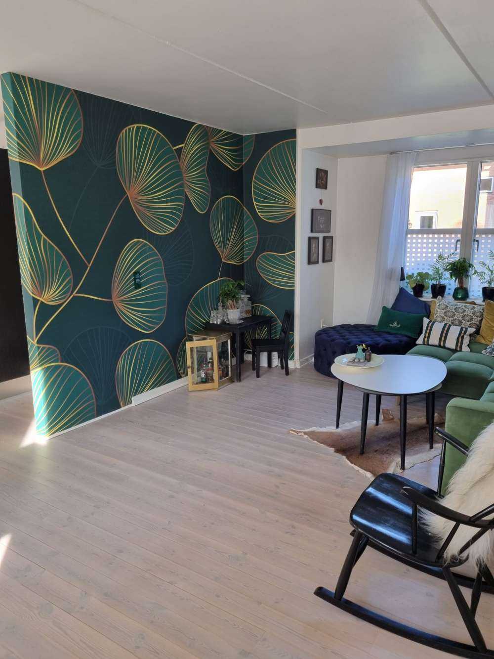 Feuilles décoratives avec de l'or