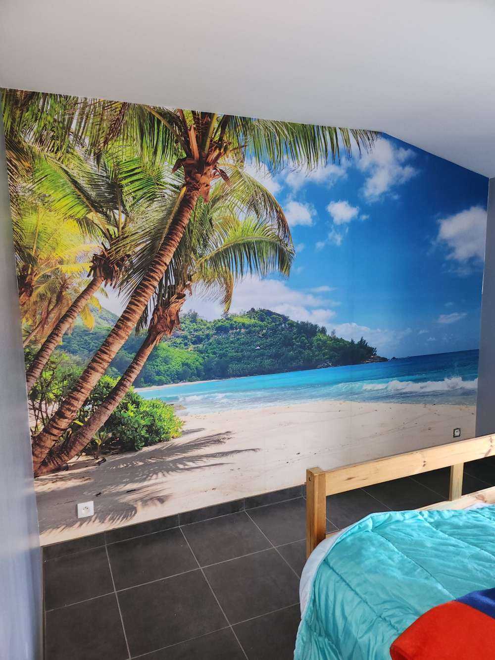 Belle plage avec des palmiers