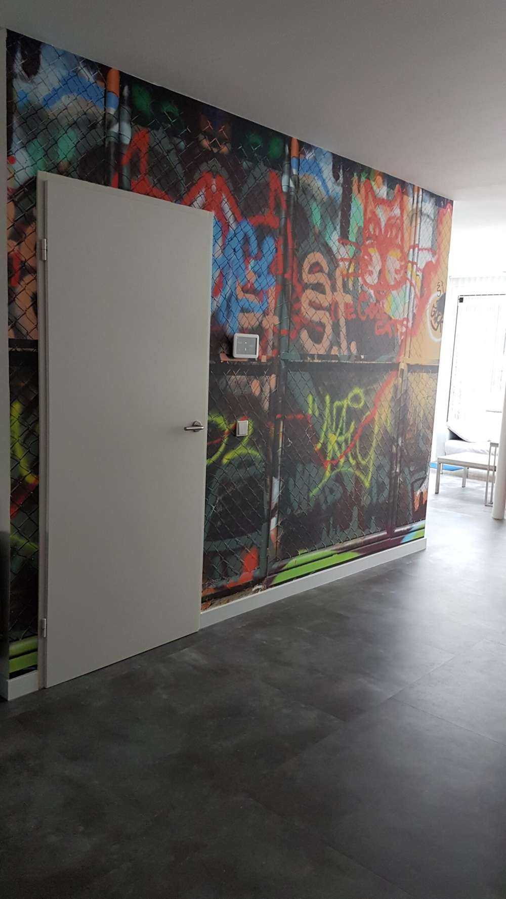Graffitis sur les portes en acier