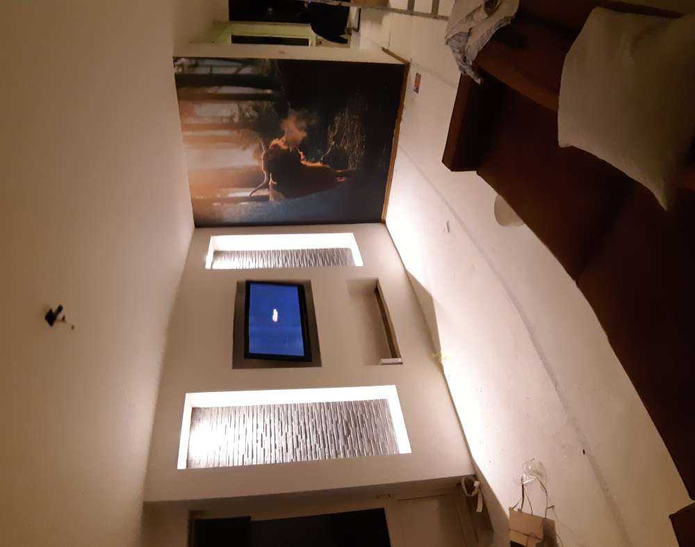 Le Highlander écossais au lever du soleil