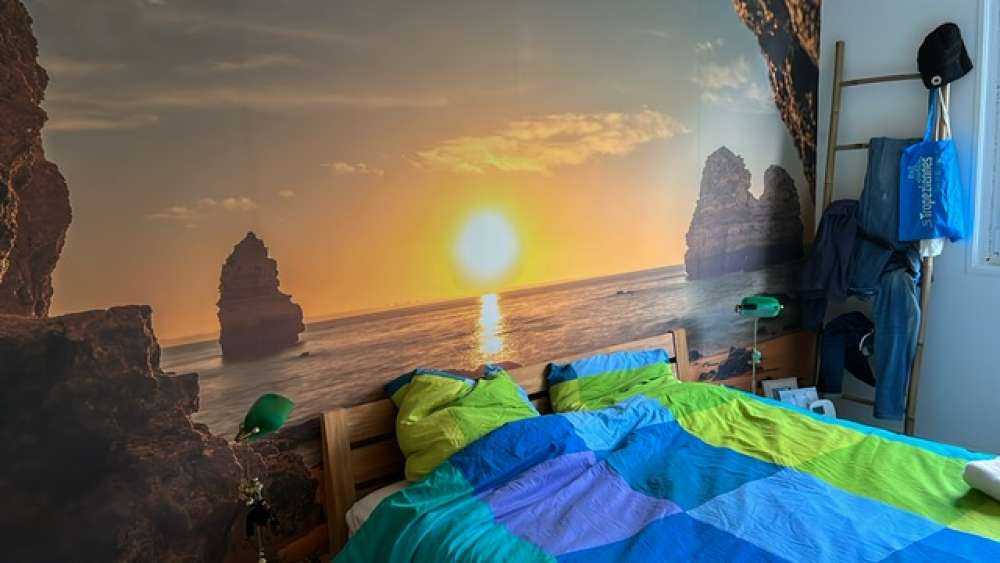 Lever de soleil depuis une grotte
