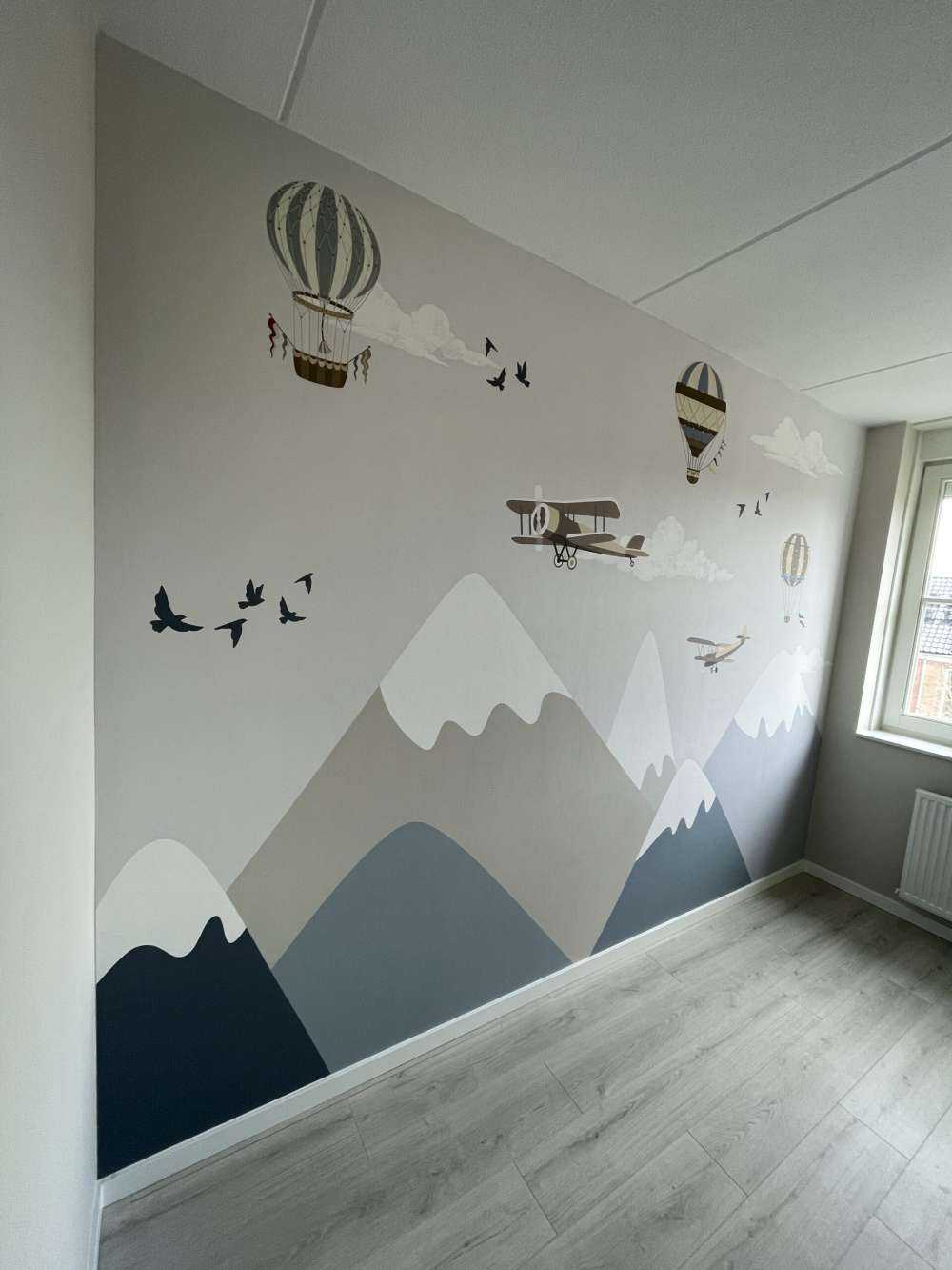 Montagnes avec montgolfières