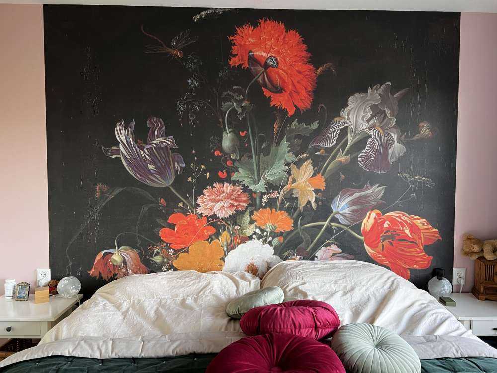 Nature morte avec des fleurs et une montre