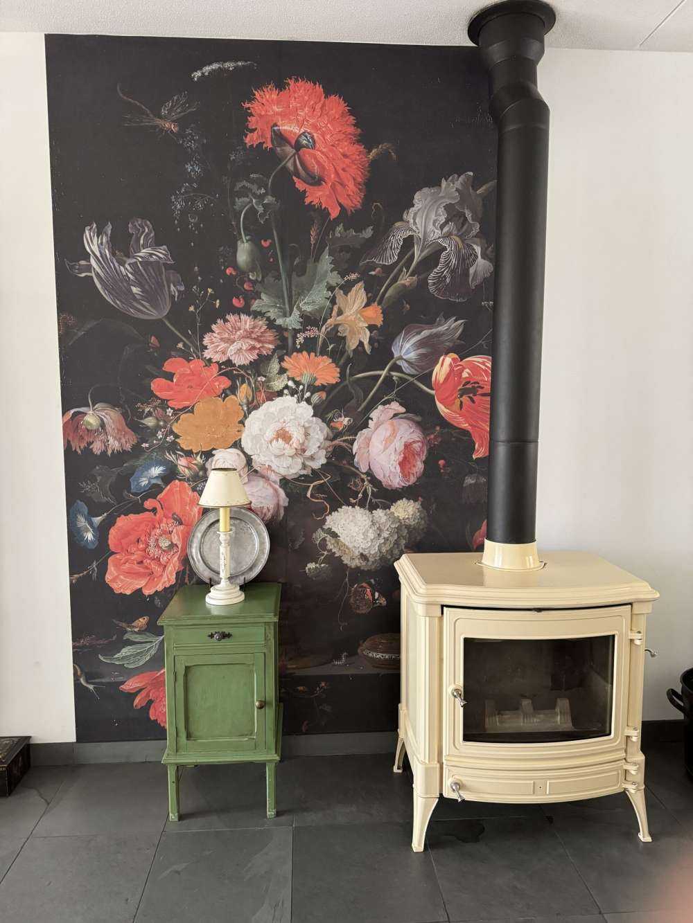 Nature morte avec des fleurs et une montre