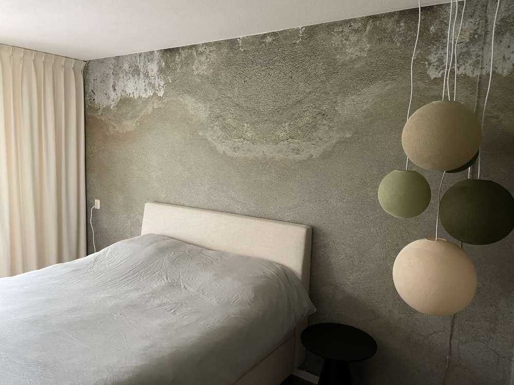Mur avec stuctures restaurées