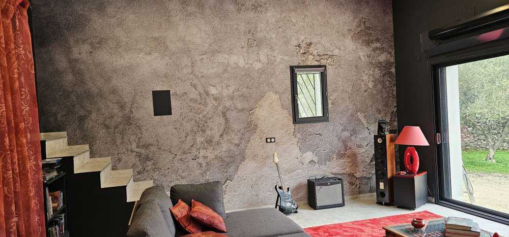 Béton fissuré avec stucco
