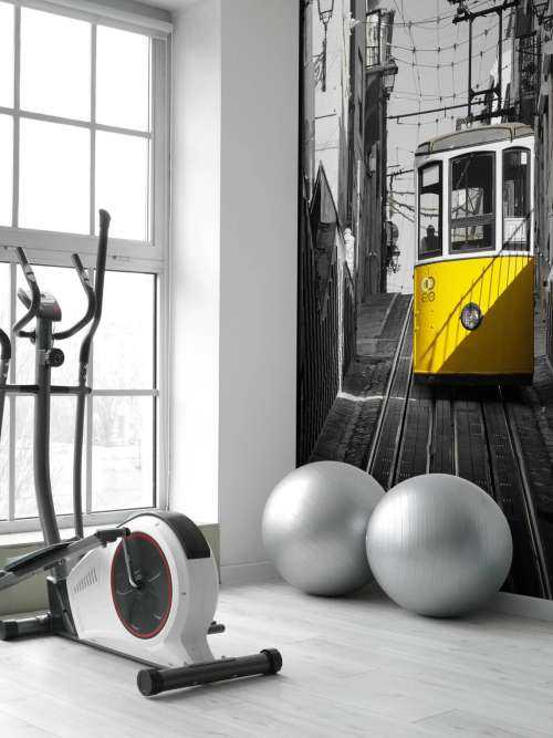 Tram noir blanc jaune