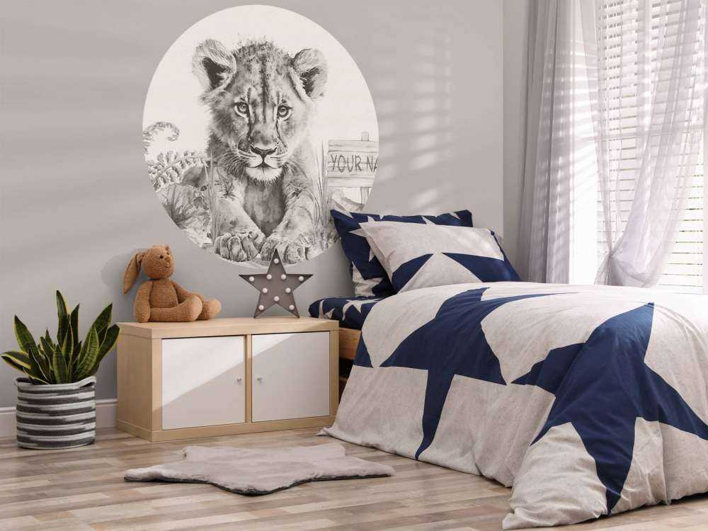 Bébé lion dans la jungle beige