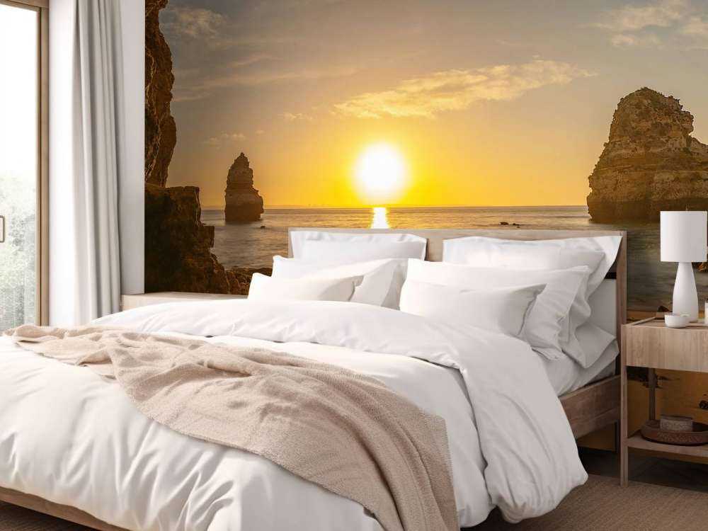 Lever de soleil depuis une grotte
