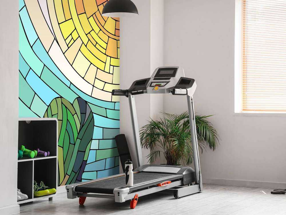 Soleil rouge près des arbres