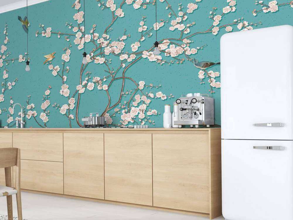 Arbre fleuri dessiné avec des oiseaux