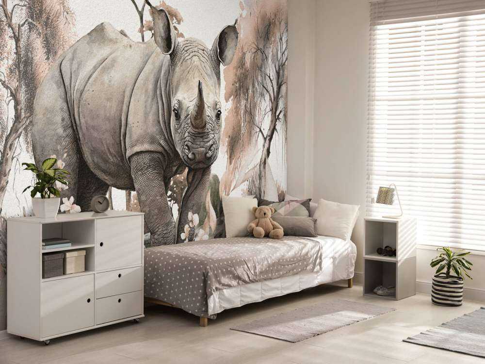 Bébé rhino dans la savane taupe