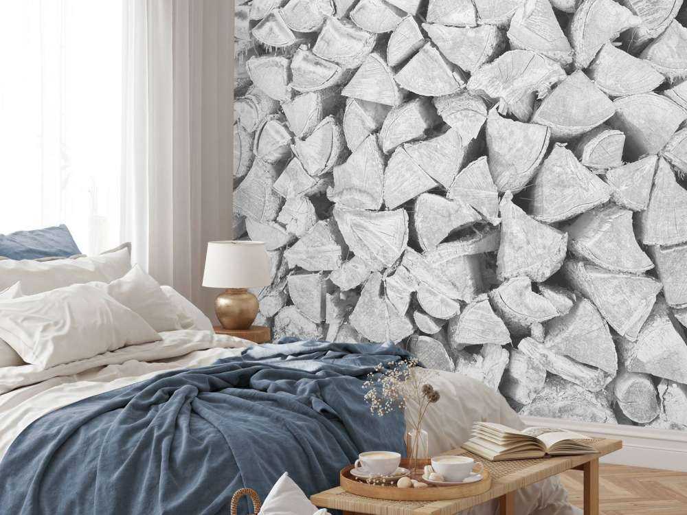 Pile de bois en nuances de gris