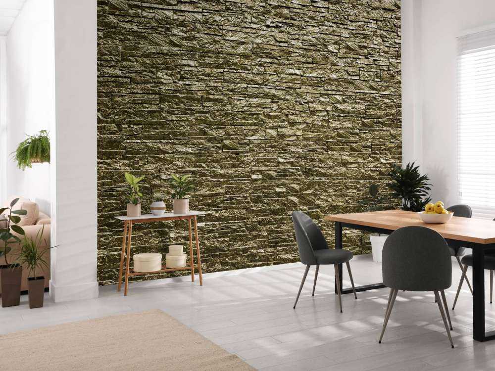 Mur avec des pierres dorées