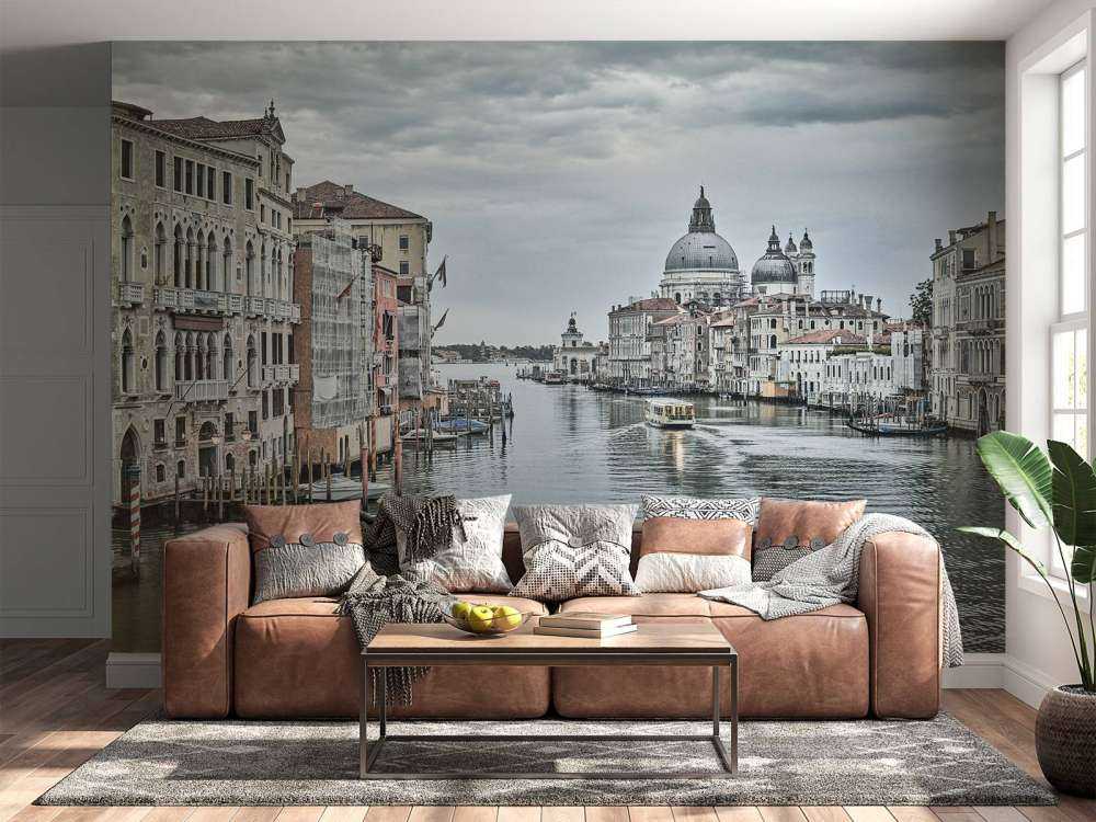 Canal avec des bateaux à Venise