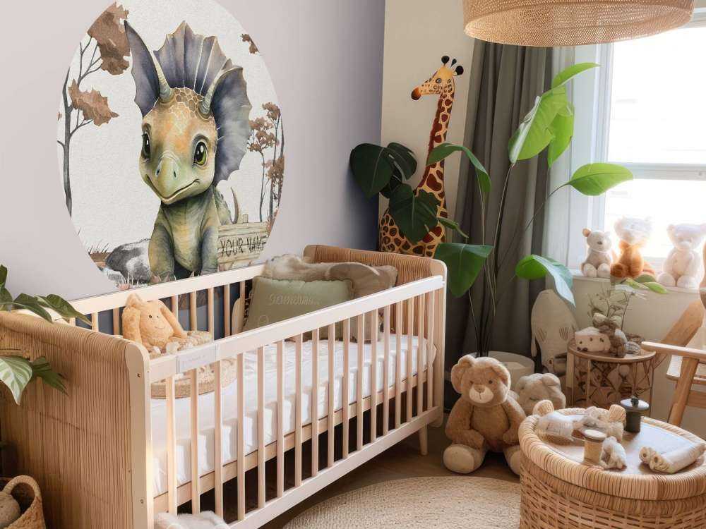 Bébé tricératops dans la jungle taupe