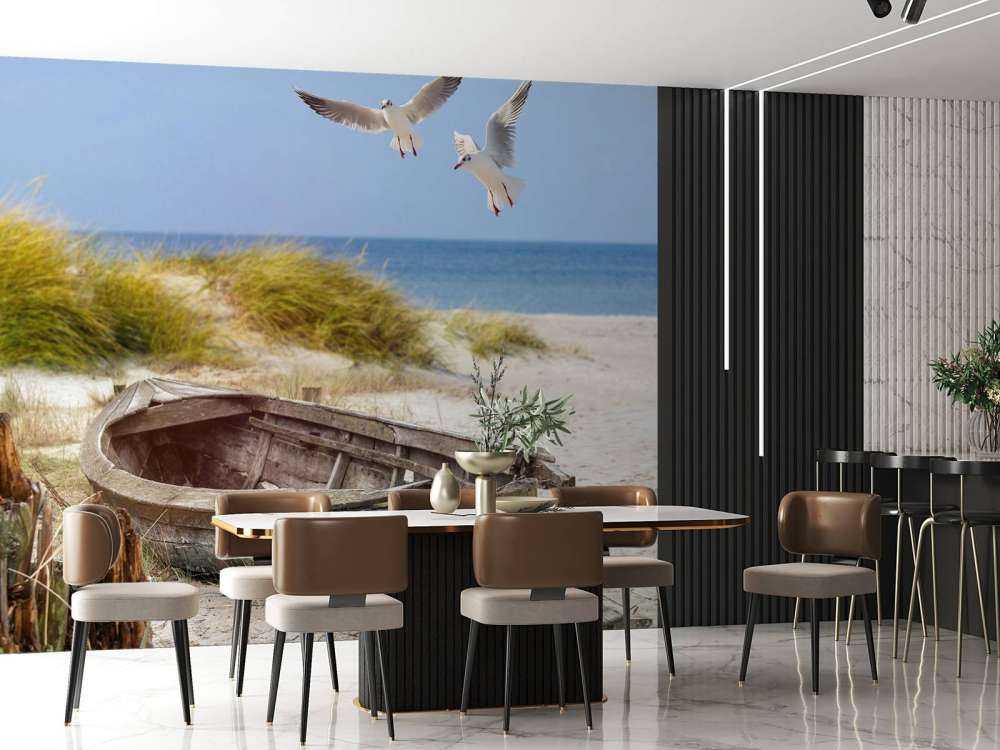 Ancien bateau de pêche, mouettes, plage et mer