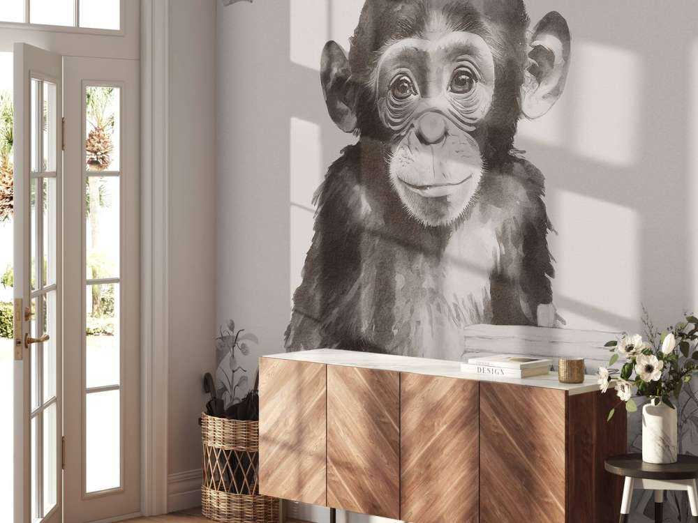 Bébé chimpanzé dans la jungle beige