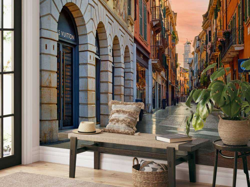 Rue commerçante au lever du soleil