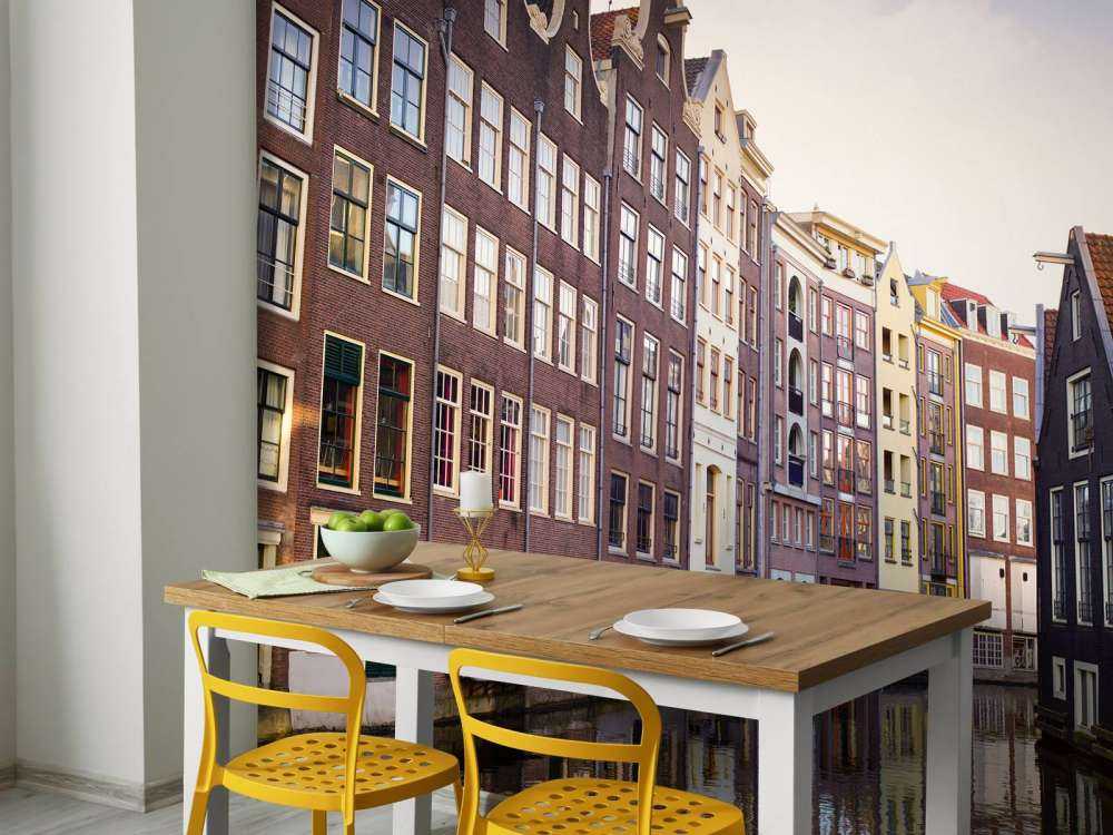 Les maisons d'Amsterdam sur le canal
