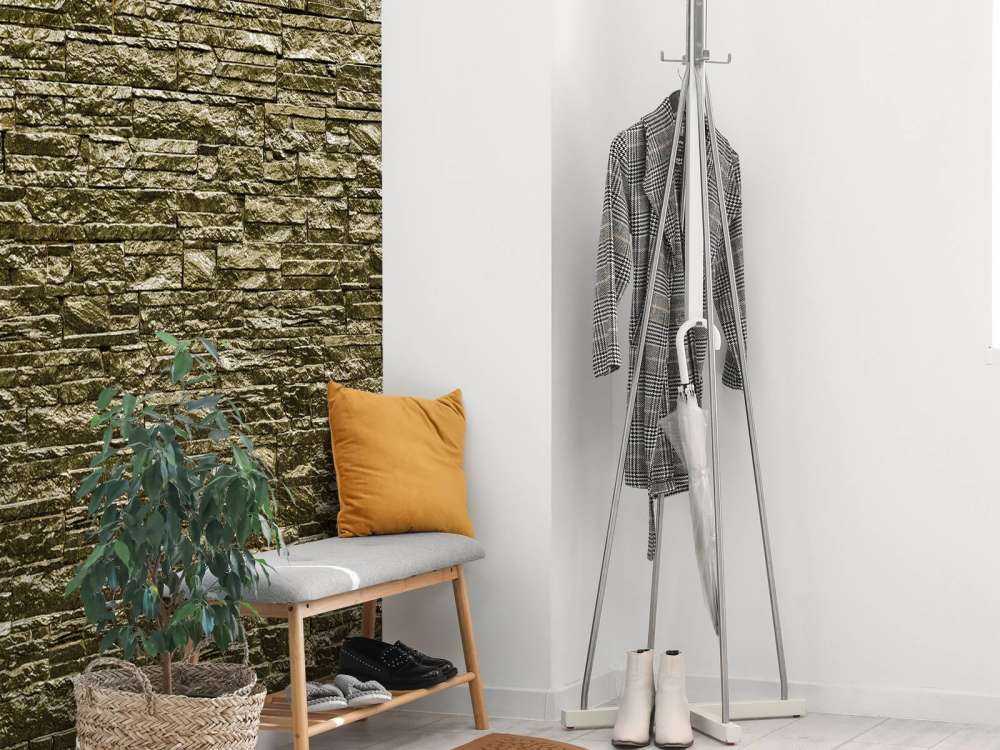 Mur avec des pierres dorées