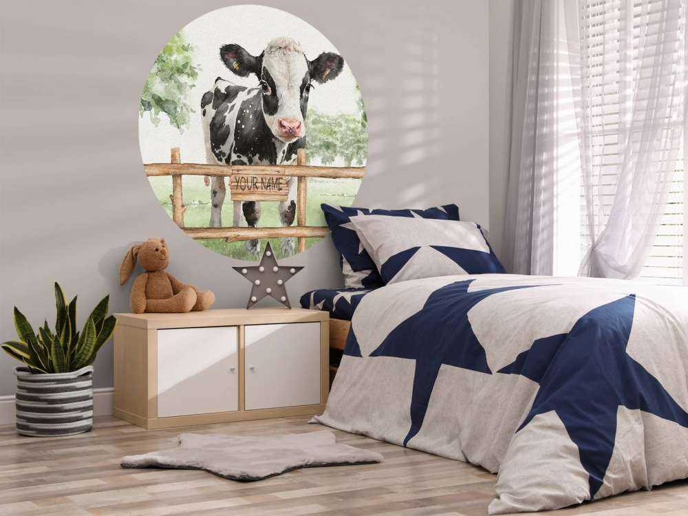 Jeune vache dans un pré