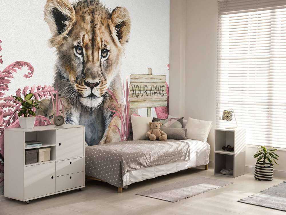 Bébé lion dans la jungle rose