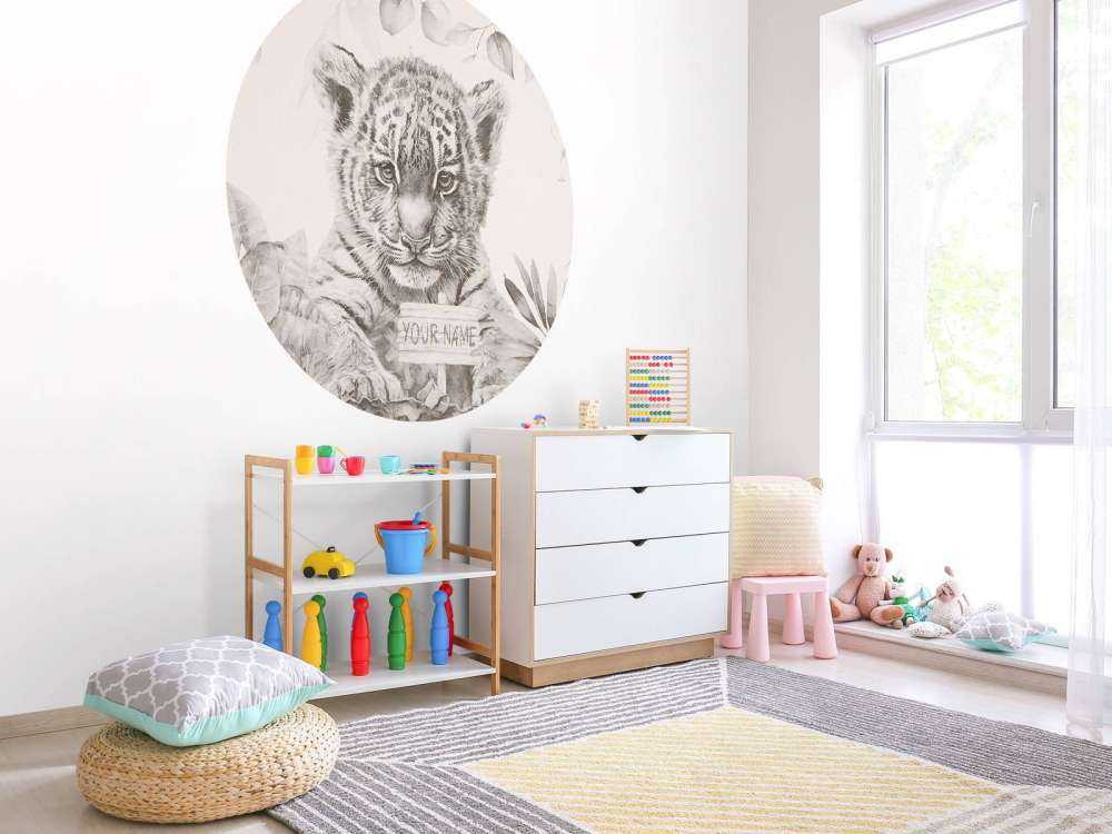 Tigre mignon avec des plantes beige