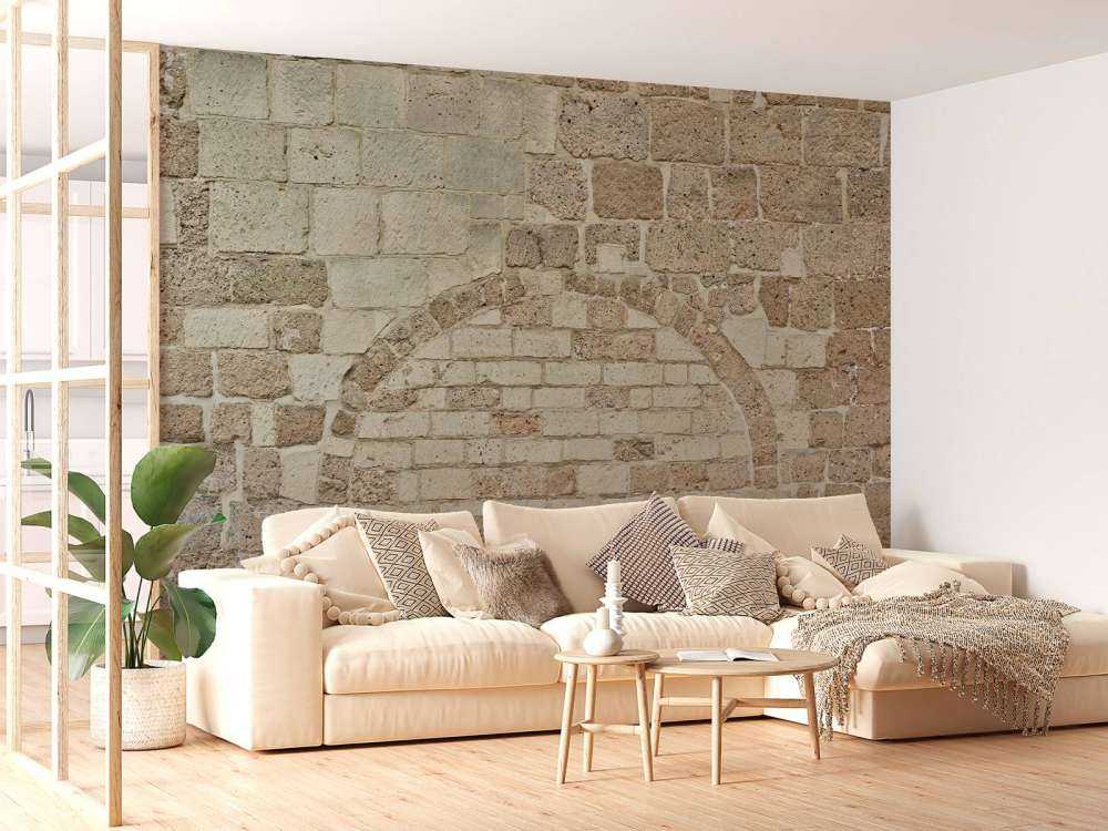 Vieux mur de pierre avec arc