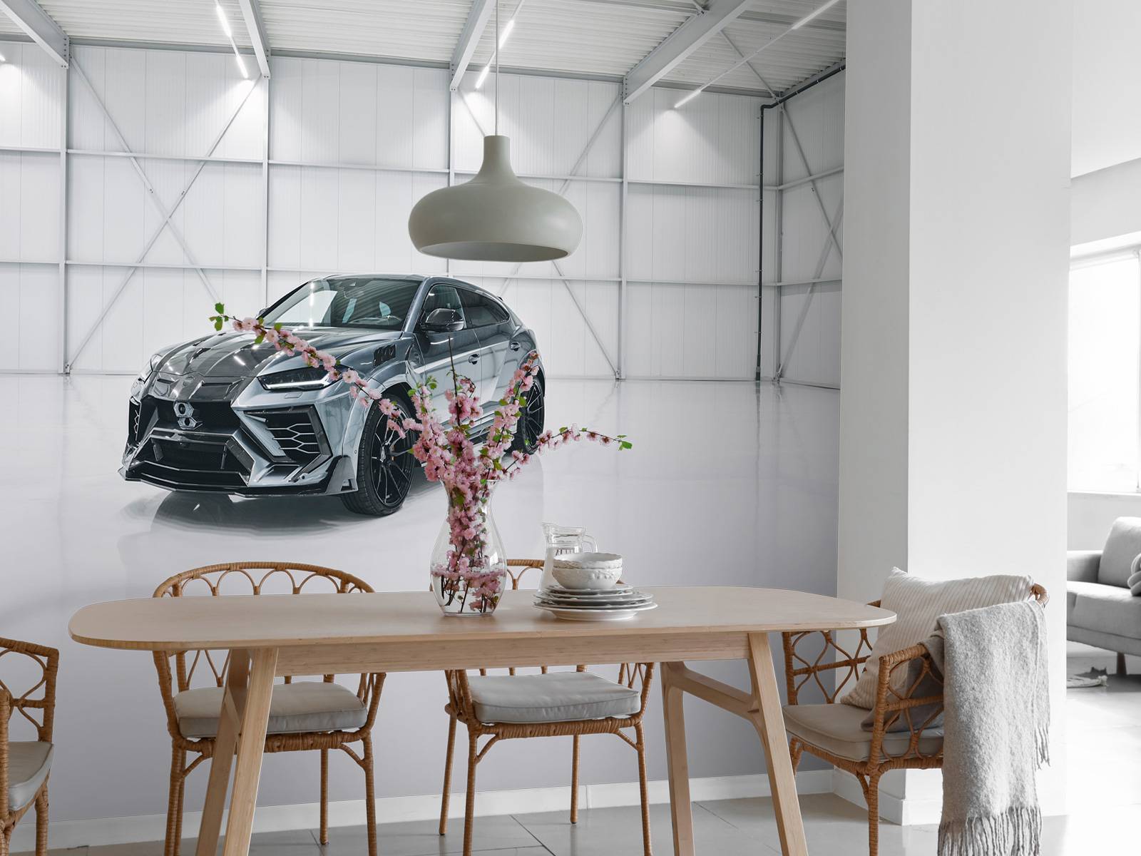 Lamborghini dans le hall blanc