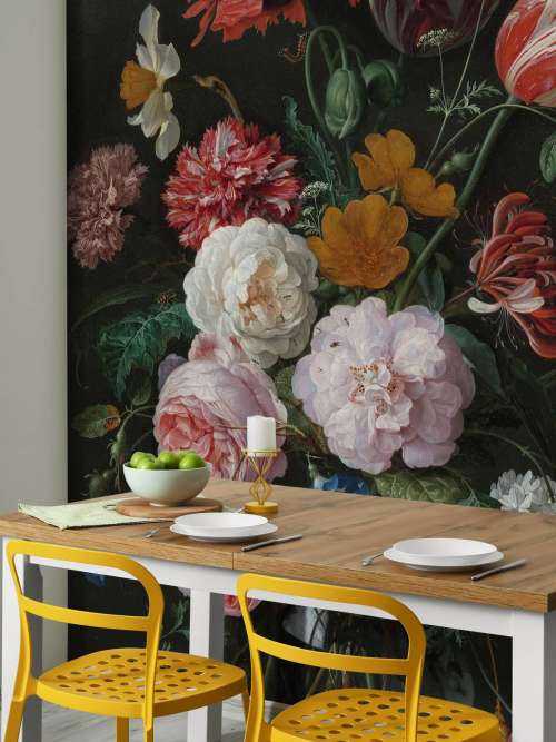 Nature morte aux fleurs dans un vase en verre