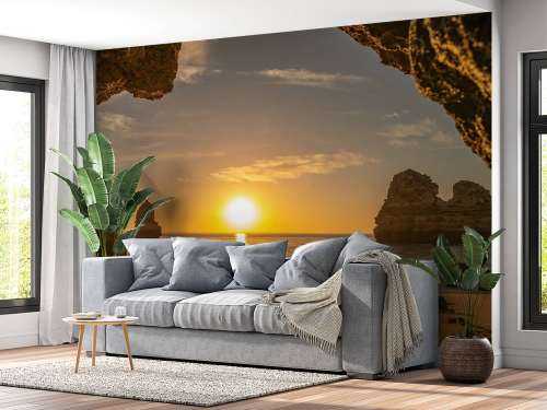 Lever de soleil depuis une grotte