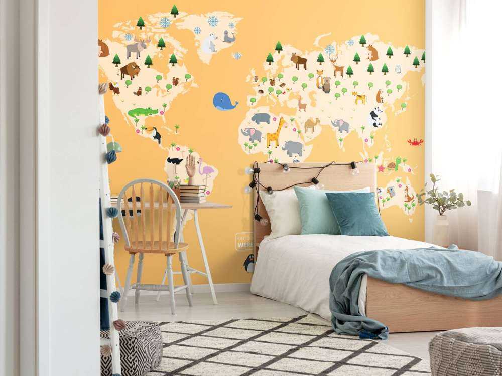 Carte du monde pour les enfants sur fond jaune
