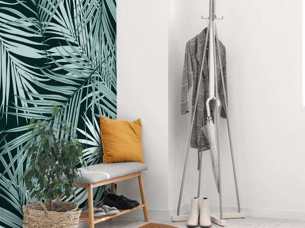Feuilles tropicales bleu canard sur fond noir
