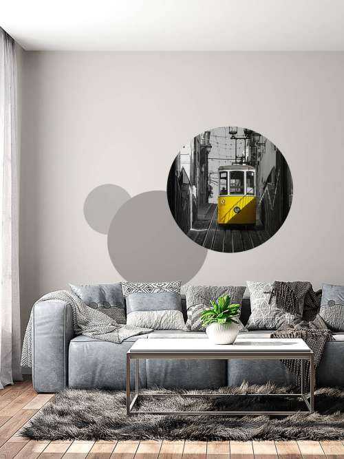 Tram noir blanc jaune