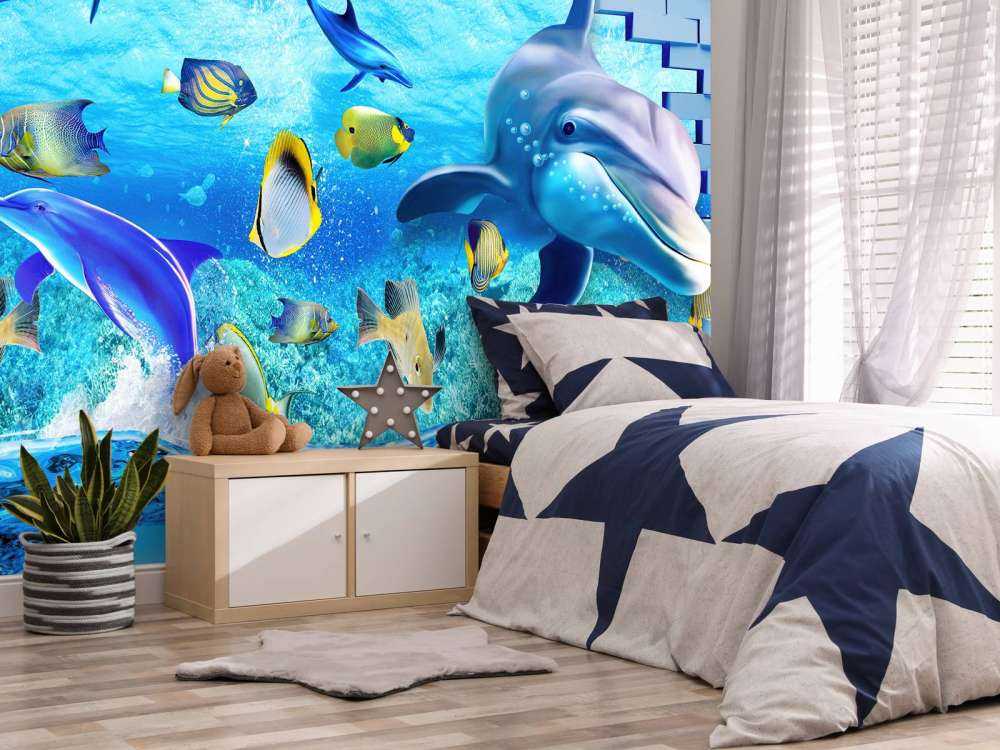 Des dauphins derrière un mur