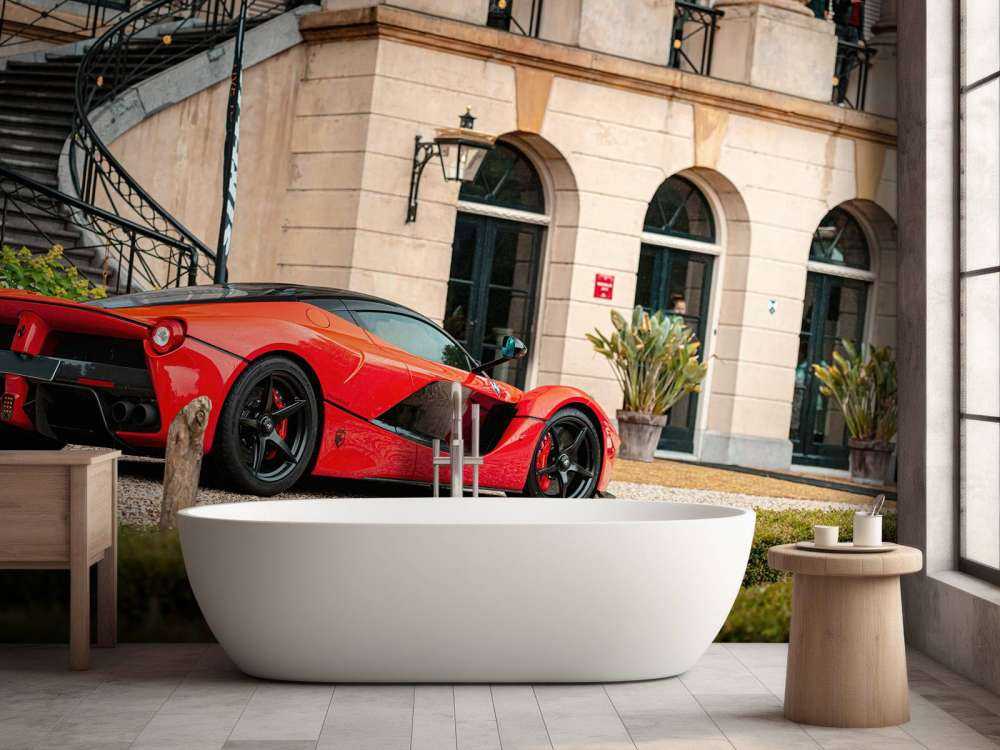 Ferrari laFerrari devant une villa de luxe