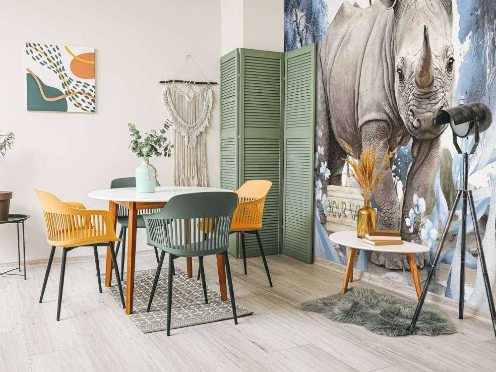 Bébé rhino dans la savane bleu