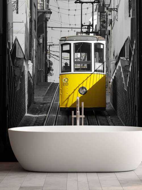 Tram noir blanc jaune