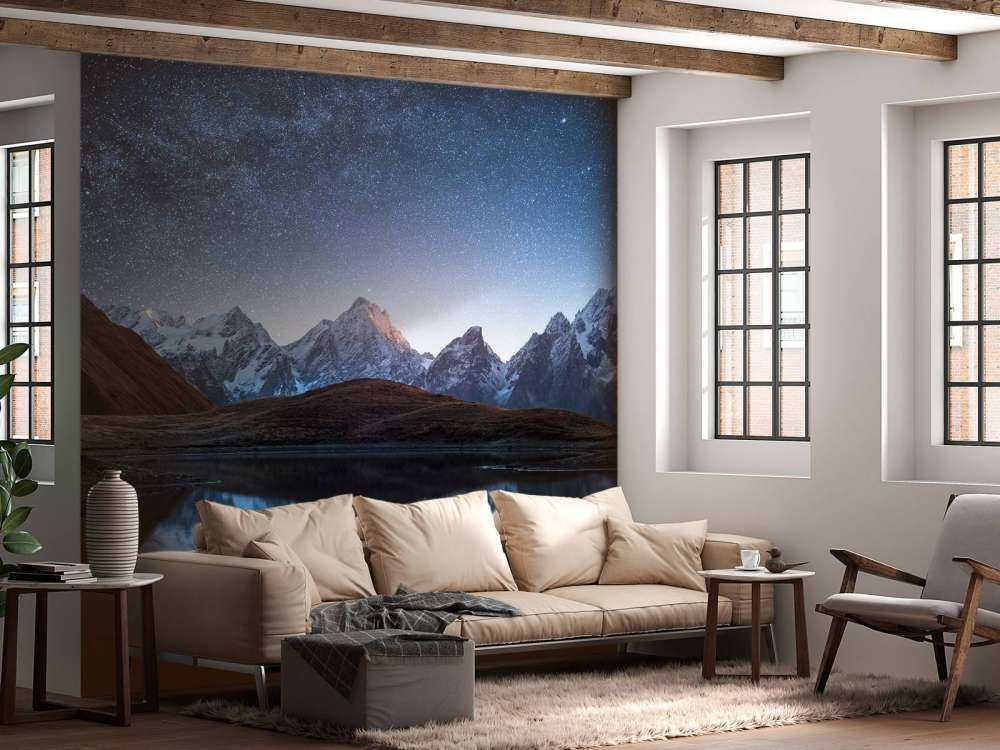 Montagnes enneigées la nuit