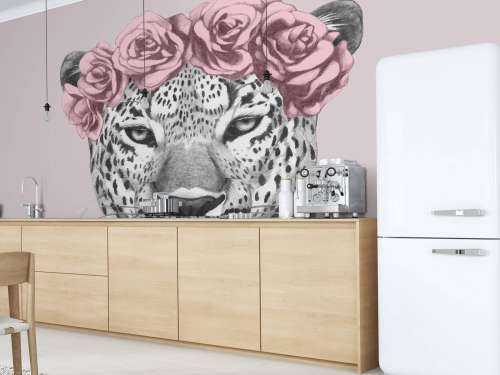 Léopard à fleurs roses