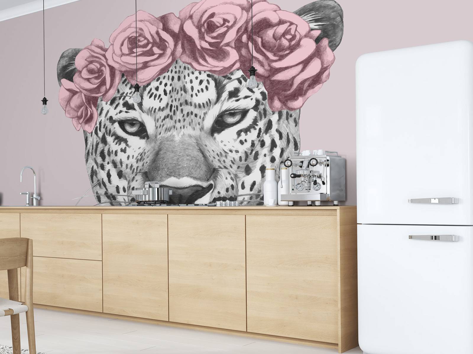 Léopard à fleurs roses