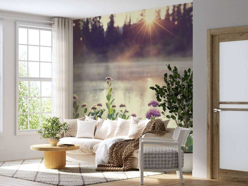 Lac d'évaporation avec des fleurs